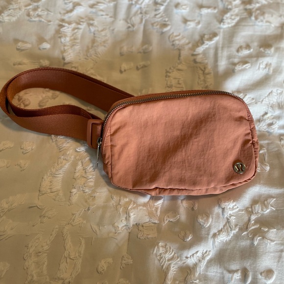 lululemon athletica Accessories - BRAND NEW LULULEMON EVERYWHERE BELT BAG